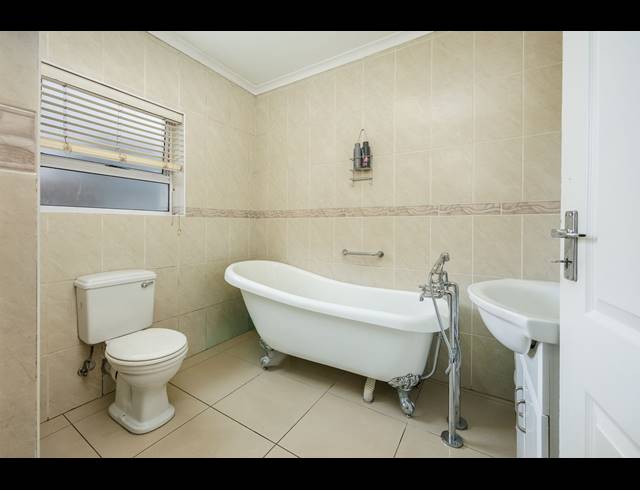 6 BEDROOM HOUSE FOR SALE IN ROUXVILLE